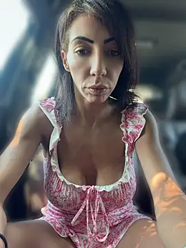 Snapshot of Yasmiinee chatting on July 9, 2026, 1:15 pm Yasmiinee online show from July 9, 2026, 1:15 pm
