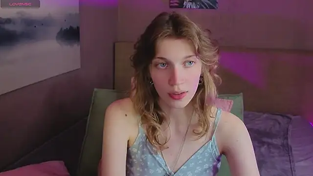 Emily Cartex online show from July 6, 2026, 5:37 am