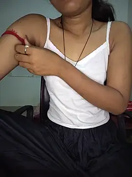 ESHA-LOVE online show from May 19, 2026, 11:55 pm