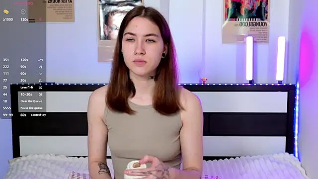 EvaAndLuna online show from May 14, 2026, 1:34 am