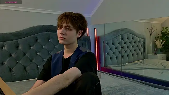 Mark Ian  online show from April 29, 2026, 2:54 pm