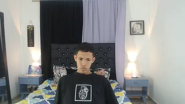 PhillipCox online show from May 19, 2026, 7:53 pm