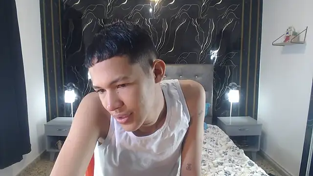 PhillipCox online show from May 25, 2026, 12:44 pm