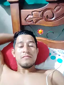 chicolargo17 online show from May 8, 2026, 11:37 am