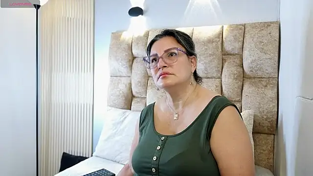 Snapshot of Carolina_crus_ chatting on June 13, 2026, 11:19 am Carolina crus online show from June 13, 2026, 11:19 am