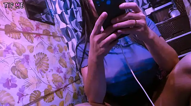 TSjuicyhotdrops online show from February 9, 2025, 6:47 pm