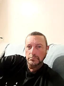 Snapshot of Frank20cmdura chatting on May 12, 2026, 5:04 am Frank20cmdura online show from May 12, 2026, 5:04 am