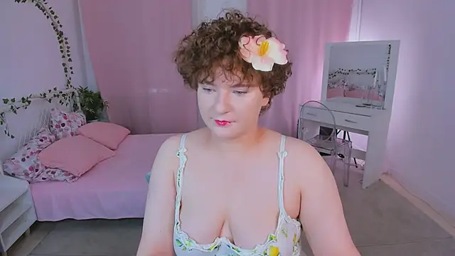 Snapshot of MelittaStorrie chatting on July 15, 2026, 11:37 am MelittaStorrie online show from July 15, 2026, 11:37 am