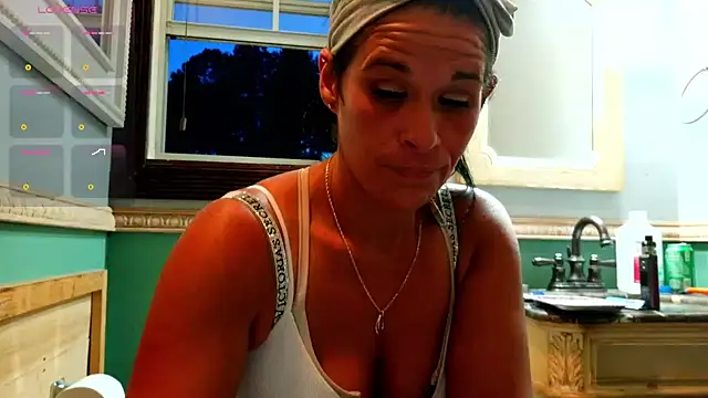 Snapshot of Vanessa_Valentine chatting on May 20, 2026, 1:12 am Vanessa Valentine online show from May 20, 2026, 1:12 am