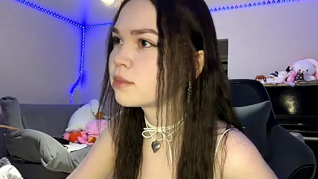 Esmi12345 online show from April 27, 2026, 2:04 pm