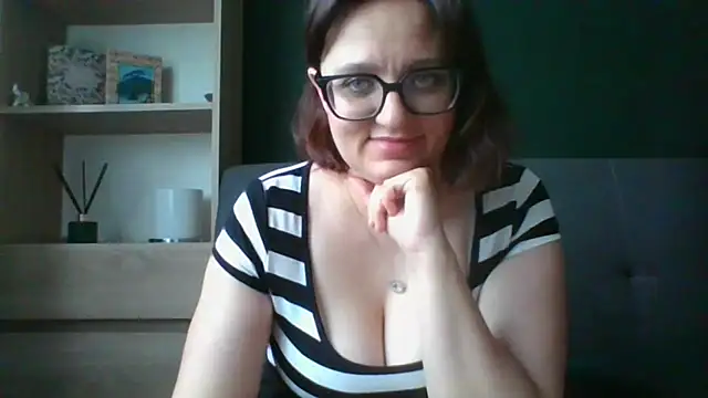 Snapshot of sensual_paris chatting on July 14, 2026, 5:23 am sensual paris online show from July 14, 2026, 5:23 am