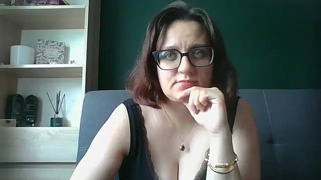 Snapshot of sensual_paris chatting on August 3, 2026, 9:04 am sensual paris online show from August 3, 2026, 9:04 am