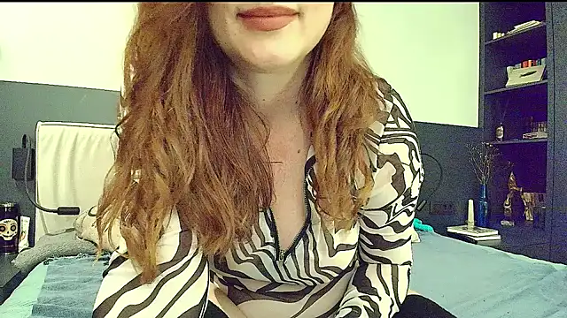 Snapshot of Peachy_ chatting on December 10, 2024, 8:19 am Peachy online show from December 10, 2024, 8:19 am