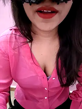 Snapshot of Razoee chatting on May 21, 2026, 4:58 pm Razoee online show from May 21, 2026, 4:58 pm