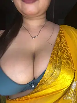Naughty pooja44 online show from May 17, 2026, 5:53 pm