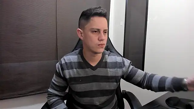 Snapshot of KendricTorres chatting on July 4, 2026, 12:55 pm KendricTorres online show from July 4, 2026, 12:55 pm
