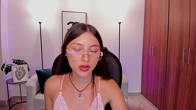 Nikky sweett  online show from May 11, 2026, 9:34 pm