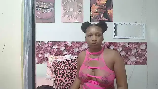 Snapshot of EnchantingLisa chatting on May 13, 2026, 4:10 am EnchantingLisa online show from May 13, 2026, 4:10 am
