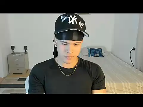 Snapshot of sant_wahlberg chatting on June 2, 2026, 11:51 pm sant wahlberg online show from June 2, 2026, 11:51 pm