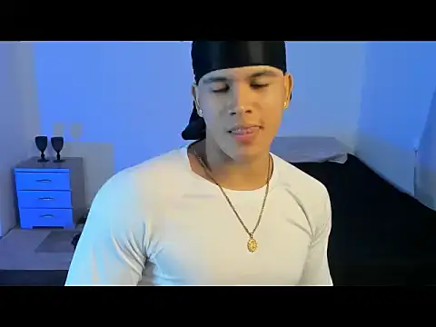 Snapshot of sant_wahlberg chatting on June 14, 2026, 2:24 am sant wahlberg online show from June 14, 2026, 2:24 am