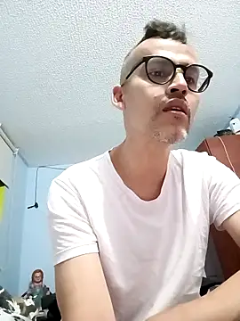 jairo43 online show from May 4, 2026, 10:11 am