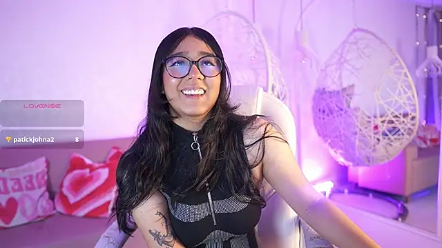 Snapshot of VioletJoness_ chatting on July 1, 2026, 11:45 am VioletJoness online show from July 1, 2026, 11:45 am