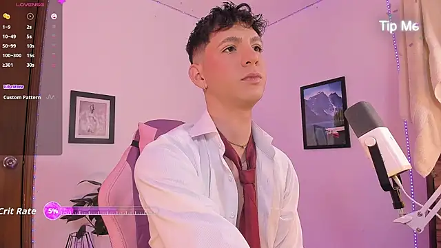 EthanRoss1 online show from May 5, 2026, 11:02 pm