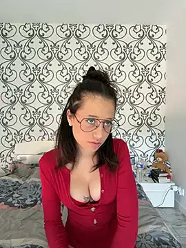 Snapshot of lilou_philips chatting on May 21, 2026, 12:12 pm lilou philips online show from May 21, 2026, 12:12 pm