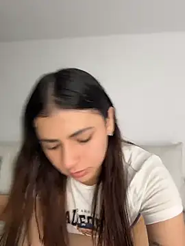 EmilyCxx online show from July 8, 2026, 12:04 am