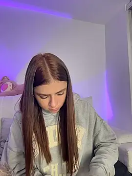 EmilyCxx online show from August 5, 2026, 3:31 am