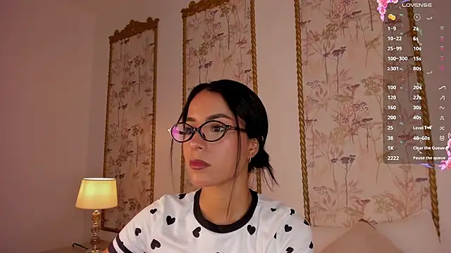 Snapshot of sara_castro24_ chatting on July 9, 2026, 7:18 pm sara castro24 online show from July 9, 2026, 7:18 pm