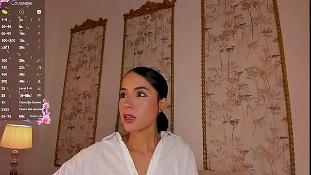 Snapshot of sara_castro24_ chatting on July 29, 2026, 8:51 pm sara castro24 online show from July 29, 2026, 8:51 pm