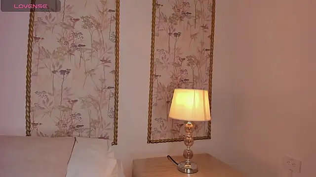 Snapshot of sara_castro24_ chatting on August 1, 2026, 8:19 pm sara castro24 online show from August 1, 2026, 8:19 pm