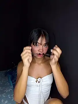 Floresitacampe online show from May 10, 2026, 10:04 pm