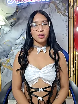 alisoom  online show from May 4, 2026, 9:38 am