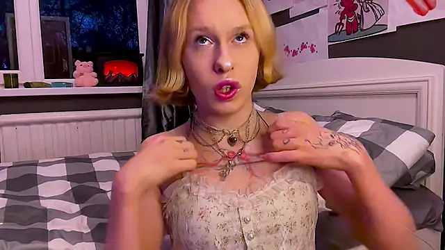 Snapshot of Miss_Amy00 chatting on May 4, 2026, 6:37 pm Miss Amy00 online show from May 4, 2026, 6:37 pm
