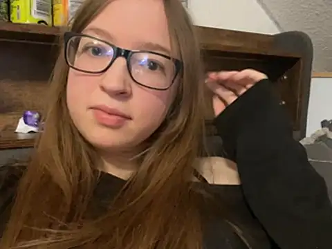 Freaky-Doll online show from May 1, 2026, 6:12 pm