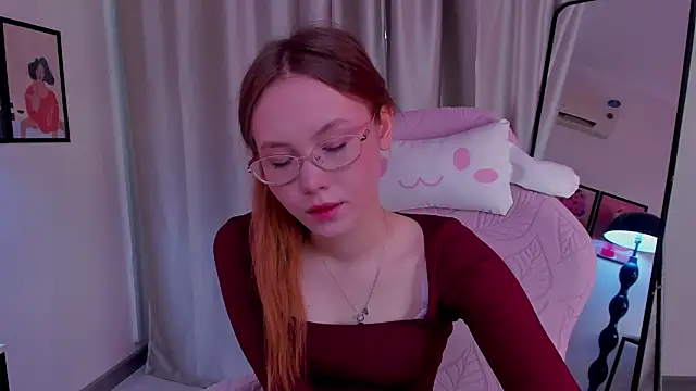 FloraLarsson online show from May 8, 2026, 4:18 am