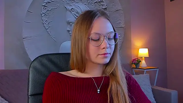 FloraLarsson online show from May 21, 2026, 3:41 pm