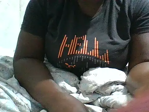 Snapshot of Leeratoe chatting on June 21, 2026, 4:04 am Leeratoe online show from June 21, 2026, 4:04 am