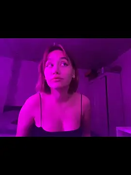 SuzieAllen online show from May 5, 2026, 5:21 pm