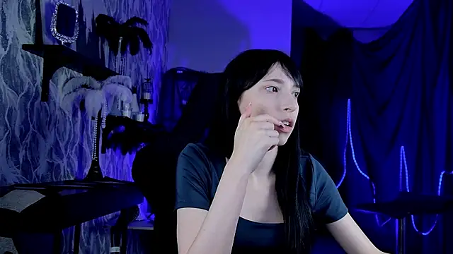 Snapshot of SeraphineSparda chatting on July 6, 2026, 11:40 am SeraphineSparda online show from July 6, 2026, 11:40 am