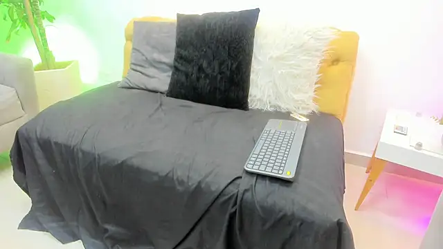 Snapshot of Zane_Belville chatting on June 4, 2026, 11:27 am Zane Belville online show from June 4, 2026, 11:27 am