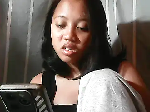 Snapshot of Yours_AsianPinayGirl18 chatting on June 15, 2026, 11:18 pm Yours AsianPinayGirl18 online show from June 15, 2026, 11:18 pm
