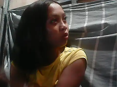 Snapshot of Yours_AsianPinayGirl18 chatting on June 30, 2026, 11:06 pm Yours AsianPinayGirl18 online show from June 30, 2026, 11:06 pm