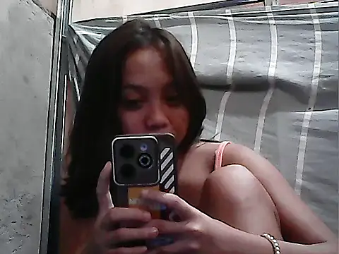 Snapshot of Yours_AsianPinayGirl18 chatting on July 4, 2026, 11:44 pm Yours AsianPinayGirl18 online show from July 4, 2026, 11:44 pm