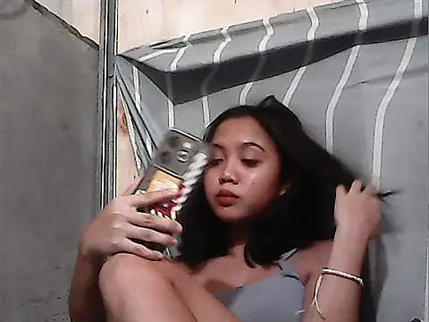 Snapshot of Yours_AsianPinayGirl18 chatting on July 16, 2026, 12:16 am Yours AsianPinayGirl18 online show from July 16, 2026, 12:16 am