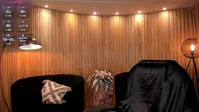 Snapshot of LoiseHarper chatting on May 23, 2026, 7:29 pm LoiseHarper online show from May 23, 2026, 7:29 pm