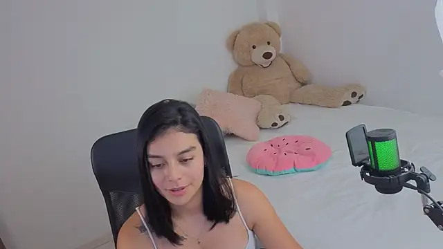 Snapshot of valerihouse_ chatting on May 24, 2026, 2:05 am valerihouse online show from May 24, 2026, 2:05 am