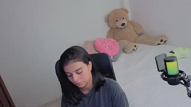 Snapshot of valerihouse_ chatting on June 3, 2026, 1:30 am valerihouse online show from June 3, 2026, 1:30 am